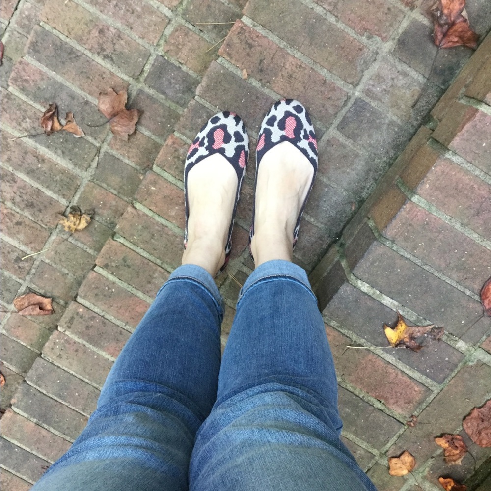 Retired style signature round toe flat Mocha Spot